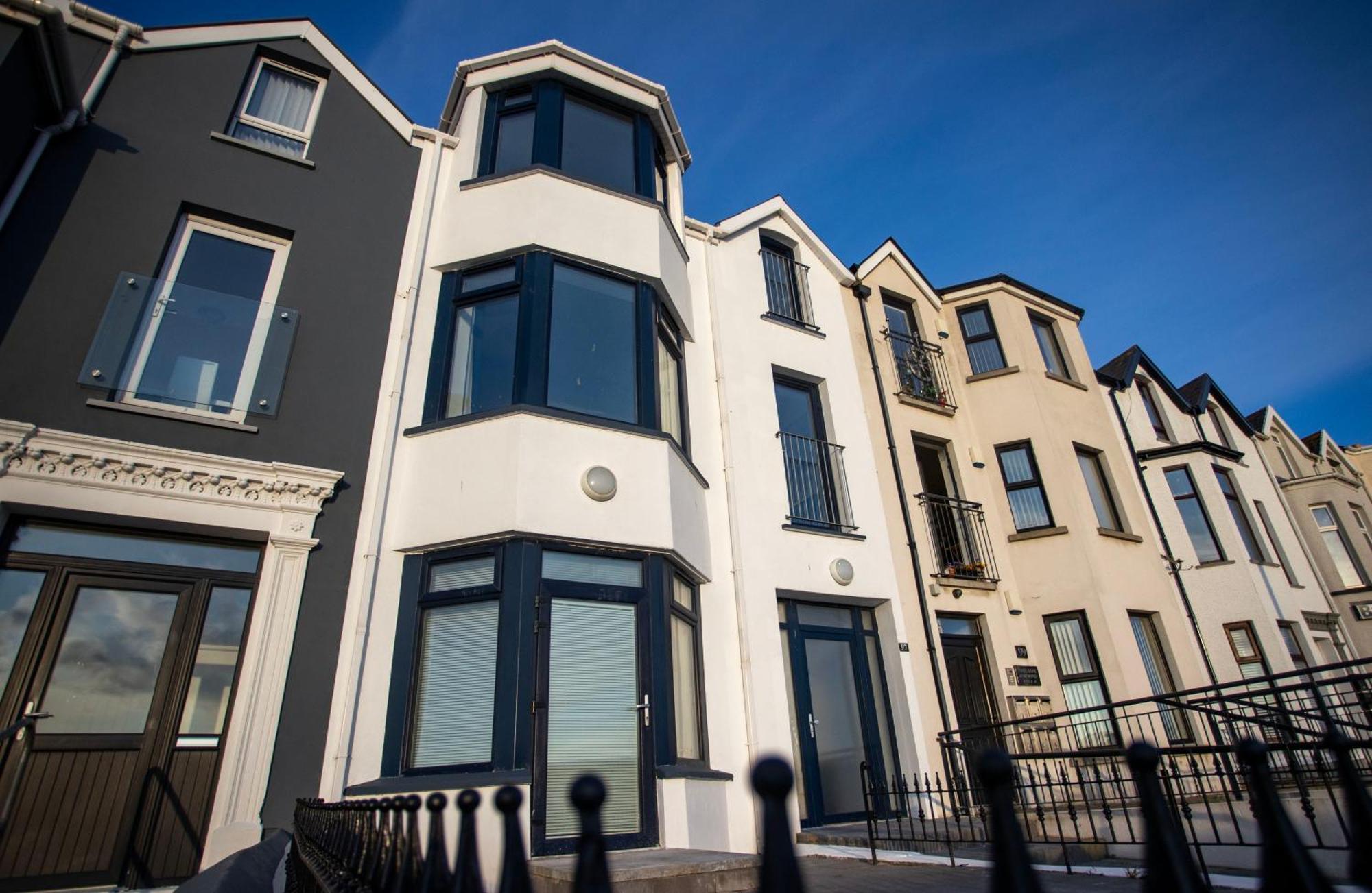 Sea Salt Six Apartment